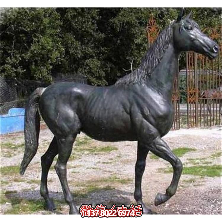 玻璃鋼仿銅馬雕塑，為園林廣場增添獨特魅力