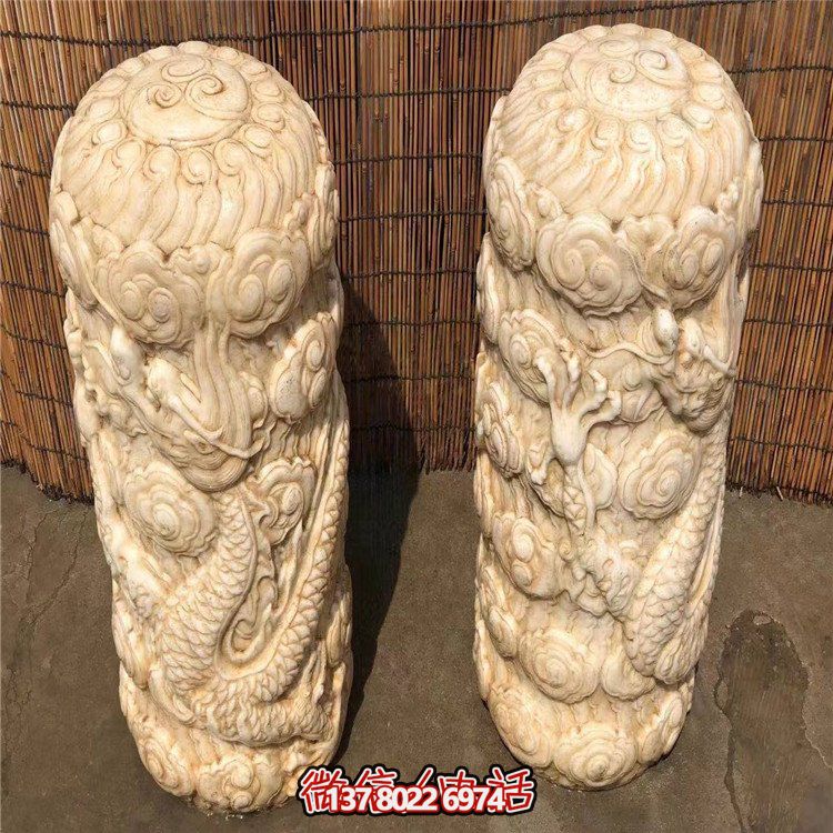 精美石柱浮雕擺件，添上龍庭院門口的濃濃文化氣息
