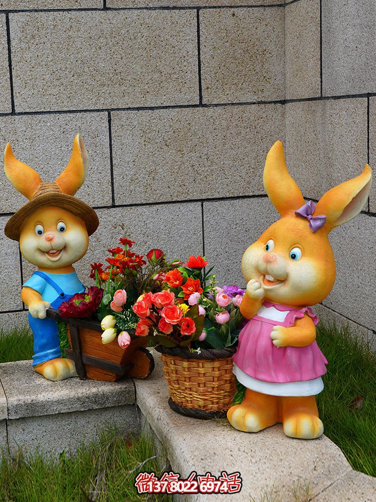 玻璃鋼彩繪只兔子雕塑，為庭院增添精彩