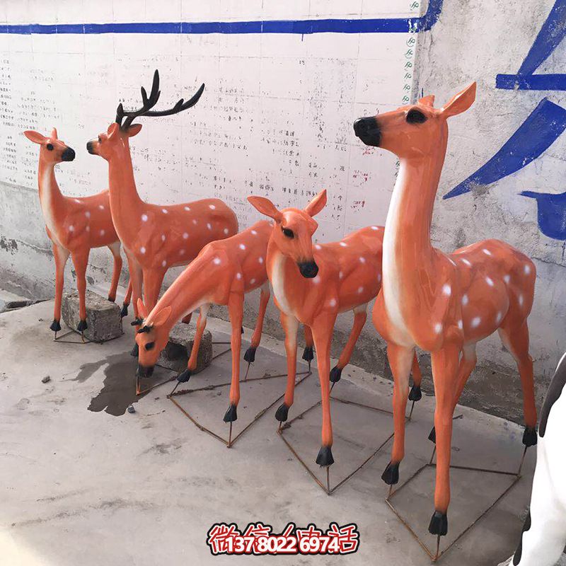 彩繪玻璃鋼雕塑鹿，靜謐優雅完美綻放