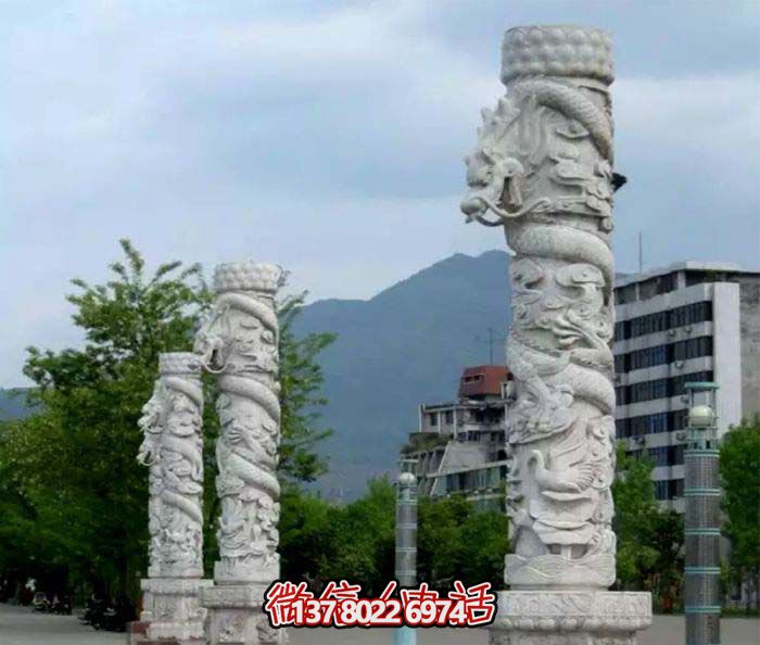 集大理石、石雕、龍柱于一體的大理景觀廣場