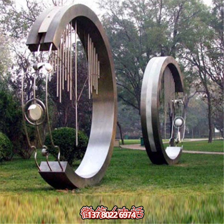 不銹鋼圓環(huán)創(chuàng)意雕塑，點(diǎn)亮園林景觀裝飾