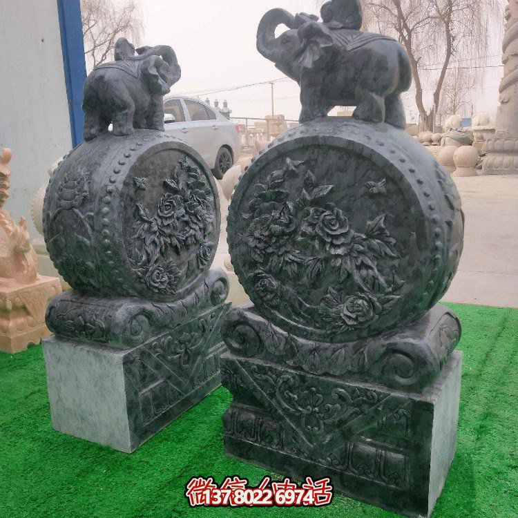 抱著鼓石雕塑，點綴青石庭院門口