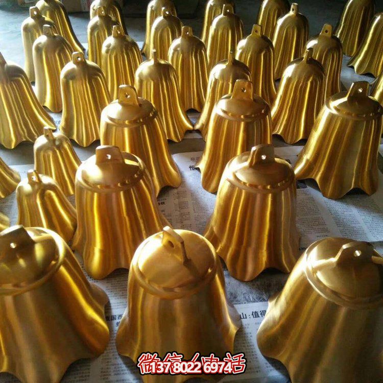 純銅雕塑銅鐘，點綴寺廟景觀