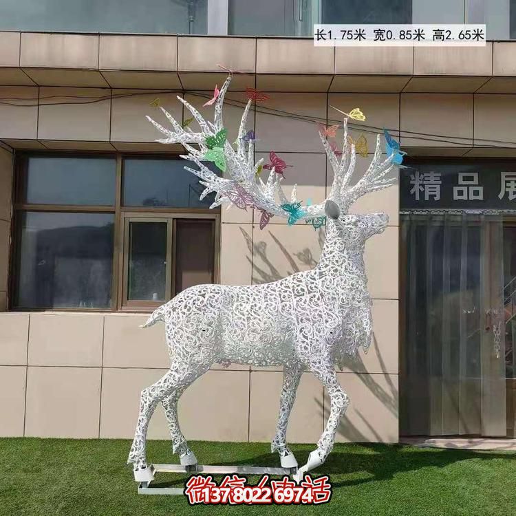 不銹鋼鹿角鏤空梅花亮化雕塑，為景觀廣場擺放