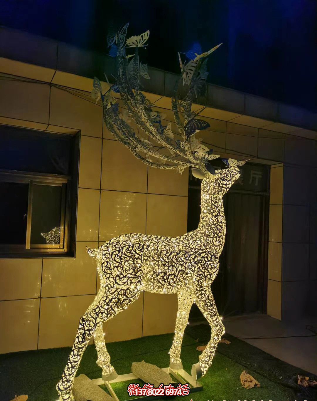 精美不銹鋼梅花鹿雕塑照明裝置，點(diǎn)綴廣場(chǎng)之美