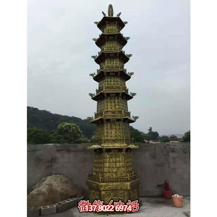 欣賞傳統文化，體驗多層銅雕香爐的大型景區