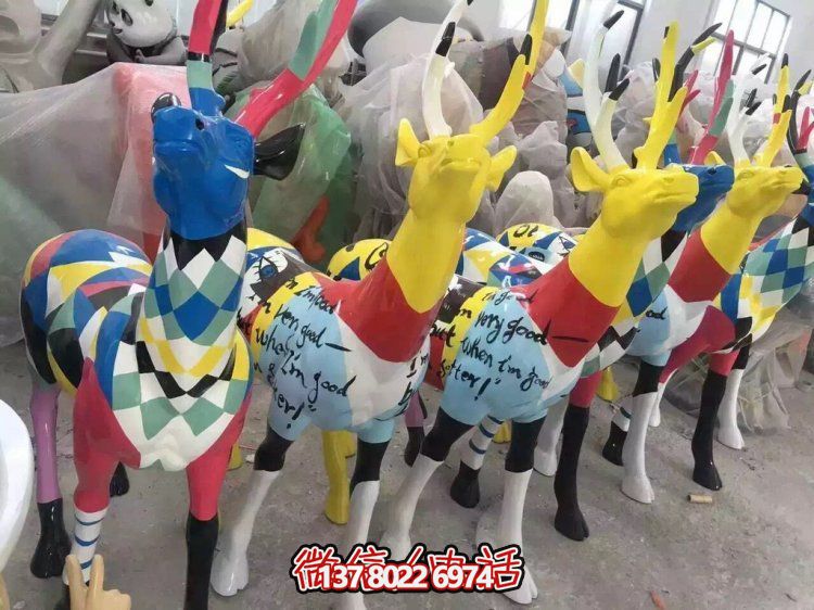 彩繪玻璃鋼鹿雕塑，商場、兒童樂園風(fēng)格擺件