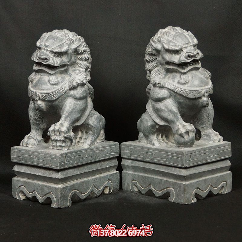 一對大門口砂石石雕的獅子雕塑 一對大門口砂石石雕的獅子雕塑