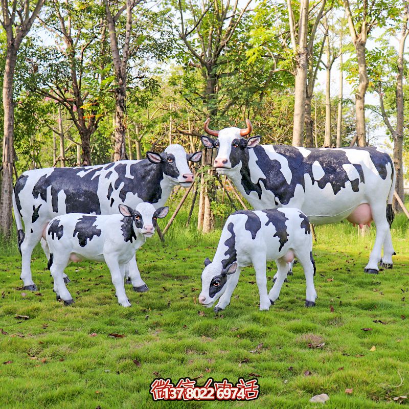 戶(hù)外叢林兩大兩小只玻璃鋼牛雕塑